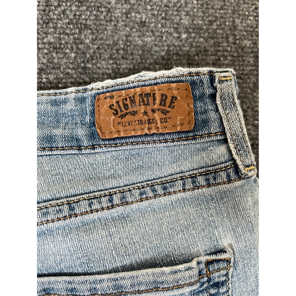 Signature by Levi Strauss Co Womens Light Wash Modern Straight Denim Shorts 0242 - Picture 6 of 7
